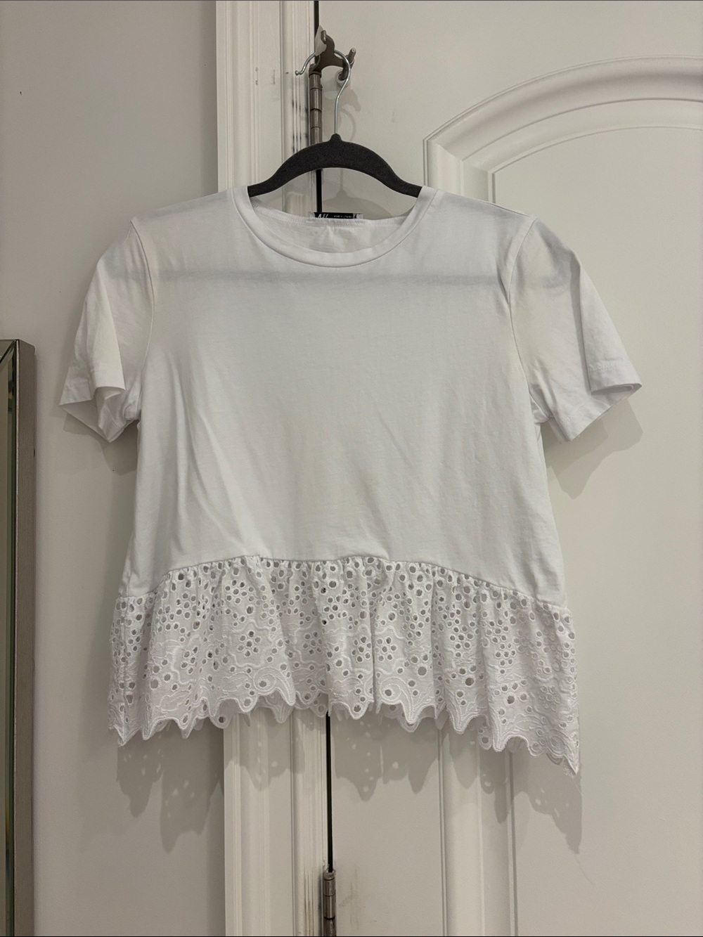 Zara White Short Sleeve Tee with Eyelet Hem Detail